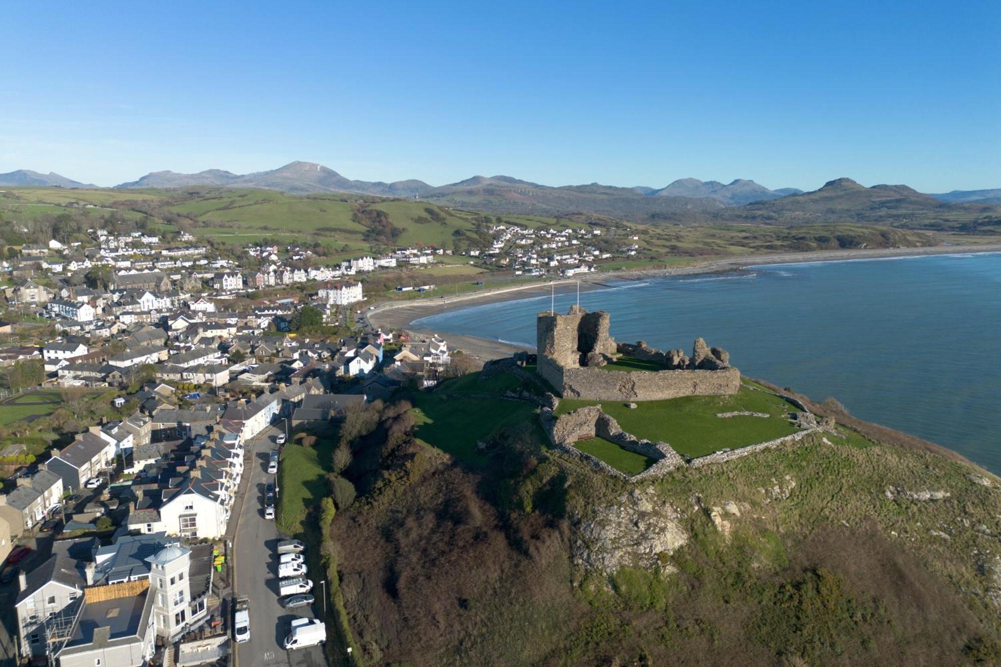6 Afallon, Beachside Holiday House Criccieth Exterior photo